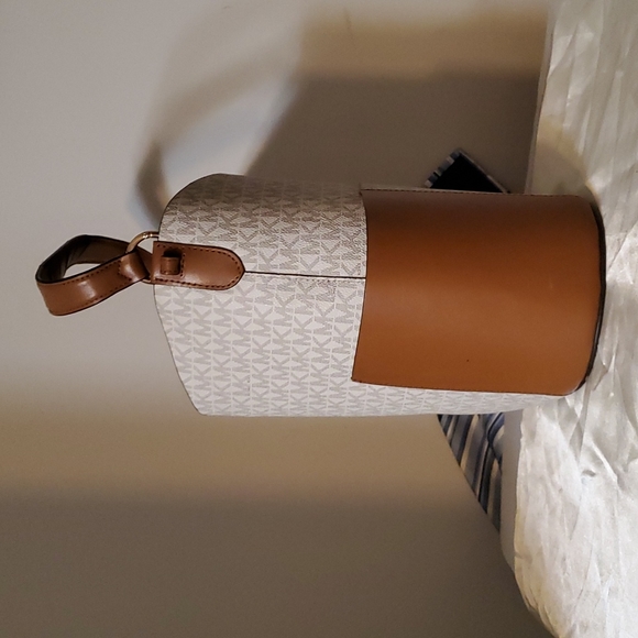 Michael Kors Handbag - Picture 3 of 16